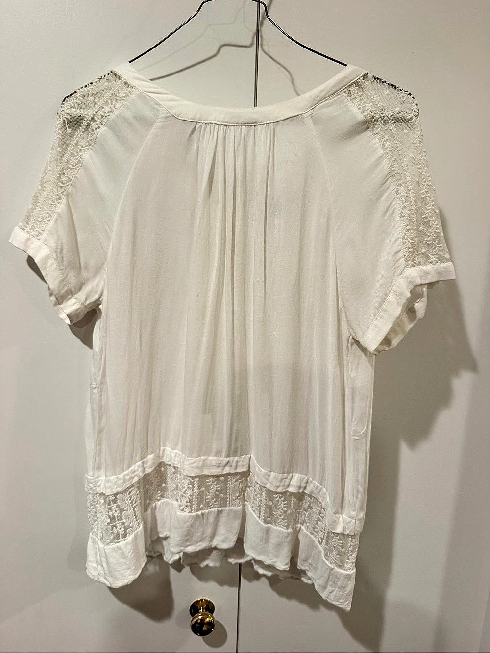 R O & DE Lace Trim Blouse in White Size XS Like New